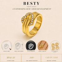Bague Cœur Tendance Épaisse pour Femme en Acier Inoxydable 316L Plaqué Or PVD 18K avec Zircon, Hypoallergénique et Inaltérable, Idéale pour Mariage