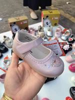 Nouvelles chaussures de princesse pour bébé fille, semelle souple, motif papillon, chaussures pour enfants, design varié, vente en gros à prix réduit