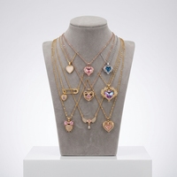 Colliers en acier inoxydable de styles variés en gros avec pendentifs haut de gamme, colliers délicats en or 18 carats pour femmes