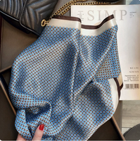 Foulard carré en soie bleu, blanc et marron, bandana, accessoire de cou pour hôtesses de l'air, voyage, automne-hiver, à assortir aux manteaux
