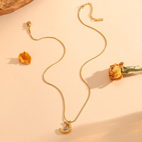 Collier tendance en os de serpent, design Moon Muse, forme de croissant, zircon, acier inoxydable, torsadé, style Singapour, pour fête, rassemblement islamique