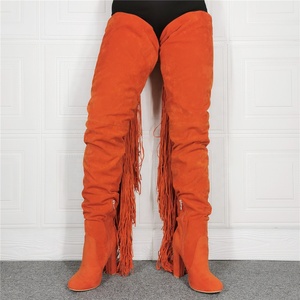 Bottes longues uniques à pompons orange vif pour femmes, avec franges longues et talons épais, adaptées aux grandes pointures, bottes au-dessus du genou, personnalisables - Product Image 1