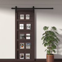Porte coulissante de style vintage avec étagère intégrée, séparateur de pièce en bois massif, porte intérieure pour la maison