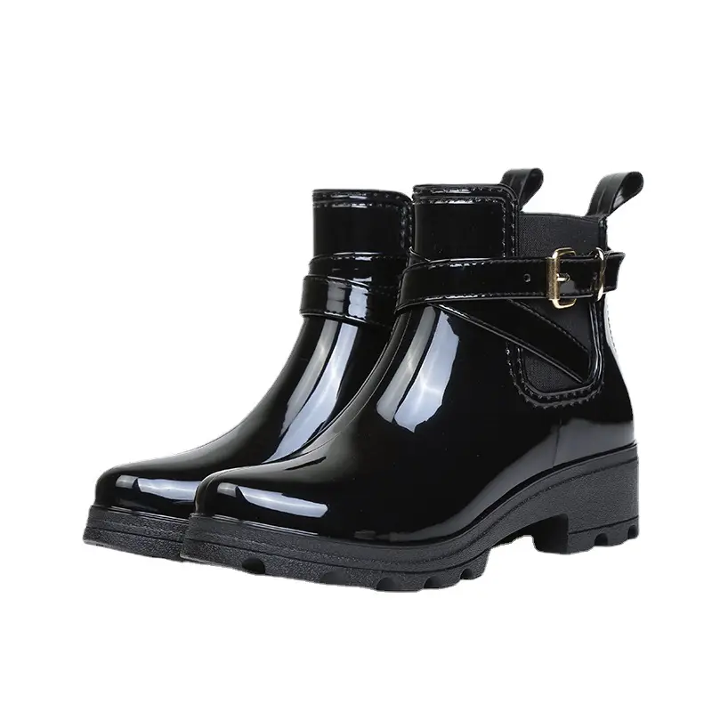 O mais recente em forma de U elástica água sapatos Wholesale barril curto brilhante rosto PVC chuva botas para as mulheres