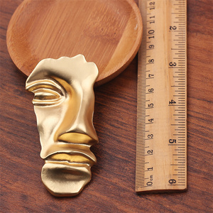 Venta caliente moda nueva llamada una y otra vez media cara máscara Pin broche - Product Image 6