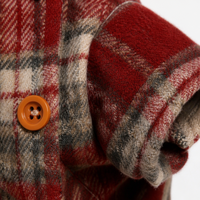 Manteau d'hiver rembourré à carreaux rouges pour chien, confortable et décoratif, avec capuche, boutons en bois, design vintage mignon, chaud