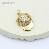 PM53805 Breloque CZ scintillante en forme de casquette de tennis plaqué or 18 carats, pendentif pour casquette de sport, accessoire de bijouterie Hip Hop Streetwear pour la création