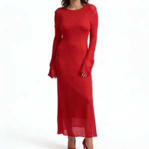 ชุดเดรสยาวผ้าถักเนื้อบางเบาสำหรับผู้หญิง พร้อมเสื้อสายเดี่ยวเข้าชุด - ชุดเดรสแขนบาน 2 ชิ้น ชุดเซ็ตแฟชั่น - Product Image 3