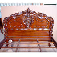 Cadre de lit de reproduction antique en bois d'acajou massif durable Meubles de chambre à coucher King Size avec style Racocco pour un usage domestique