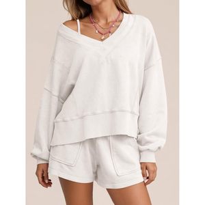 Ensemble de détente 2 pièces pour femme : Sweat-shirt et short, col en V, manches longues, ourlet côtelé, poches, confortable, décontracté, au-dessus du genou, uni, en polyester - Product Image 2