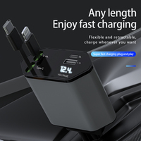 Pengisi Daya Mobil Retractable 35W PD Pengisian Cepat Kabel USB C Ganda Adaptor Pengisi Daya Mobil Tampilan Tegangan LED untuk Ponsel Tablet