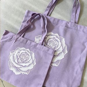 Bolsa de Compras de Algodón Orgánico Grande de Alta Calidad, Bolsa de Lona Color Morado con Estampado Floral Blanco - Product Image 2