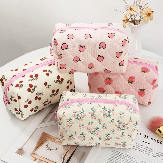 Custom Quilted Zipper Fashion Fruit Pattern Cosmetic Storage Bag Large Capacity Portable Cute Toiletries Storage Makeup Bag