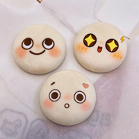 Badge en peluche anime personnalisé et mignon, fabricant de badges circulaires en peluche, vente en gros directe d'usine, produit populaire et très demandé