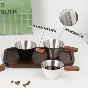 Taza Medidora de Espresso Italiana de Diseño Minimalista con Mango de Madera de Haya, Escala de Acero Inoxidable, Jarra Pequeña para Leche, Extracción de Líquidos para Café - Product Image 1