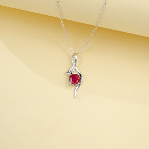 สร้อยคอพลอยทับทิมเลี่ยงในห้องปฏิบัติการเงินสเตอร์ลิง925 - Product Image 2