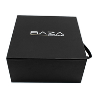 Boîtes cadeaux rigides de luxe personnalisées haut de gamme avec poignées, finition mate gaufrée, revêtement UV, matériaux recyclés