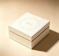 Boîte cadeau rigide de luxe avec motif gaufré, feuille d'argent, fermeture magnétique, base et couvercle, logo personnalisé, emballage en papier recyclable pour bijoux