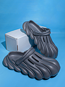 2024 <span class=keywords><strong>pas</strong></span> <span class=keywords><strong>cher</strong></span> classique été unisexe Logo personnalisé jardin sabots chaussures Eva hommes et femmes sabots chaussures Sandalias sabots Mules - Product Image 5