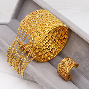 Cincin dan gelang emas 24K berlapis emas Timur Tengah Ethiopia dengan detail ukiran, <span class=keywords><strong>set</strong></span> perhiasan pesta pengantin <span class=keywords><strong>Saudi</strong></span> Dubai - Product Image 2