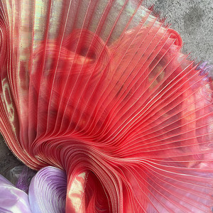 Tela Plisada Verde Iridiscente, Tela de Organza Plisada Holográfica de Lujo, Tela Plisada Lurex Metálica Brillante para Diseñadores - Product Image 2