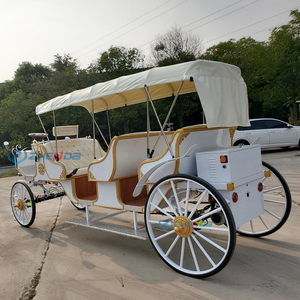 Carruaje Eléctrico Turístico Blanco Dorado para 6 Pasajeros, Estilo Retro Clásico sin Caballos, con Toldo y Detalles Ornamentados - Product Image 3