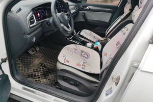Voiture d'<span class=keywords><strong>occasion</strong></span> Volkswagen <span class=keywords><strong>T</strong></span>-<span class=keywords><strong>Roc</strong></span> 2023 300TSI DSG 2WD Édition Chenguang - Product Image 3