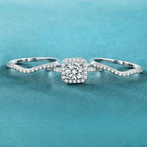 Anel de Pérola Banhado a Ouro - Deslumbrante Design Halo Três em Um para Noivado, Casamento e Compromisso com Pedra Principal de 6,5mm - Product Image 4