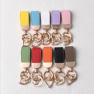 พวงกุญแจหนังดีไซน์มินิมอลหลากสี สำหรับใช้ในชีวิตประจำวัน ไอเดียของขวัญ รับผลิตจำนวนมาก - Product Image 3