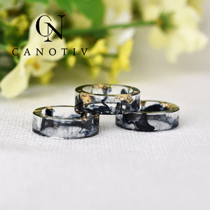 Nouveau design de bague pour femmes bague <span class=keywords><strong>transparente</strong></span> en résine époxy avec feuille d'or bijoux cadeau pour femmes et hommes bague pour gros doigt - Product Image 3