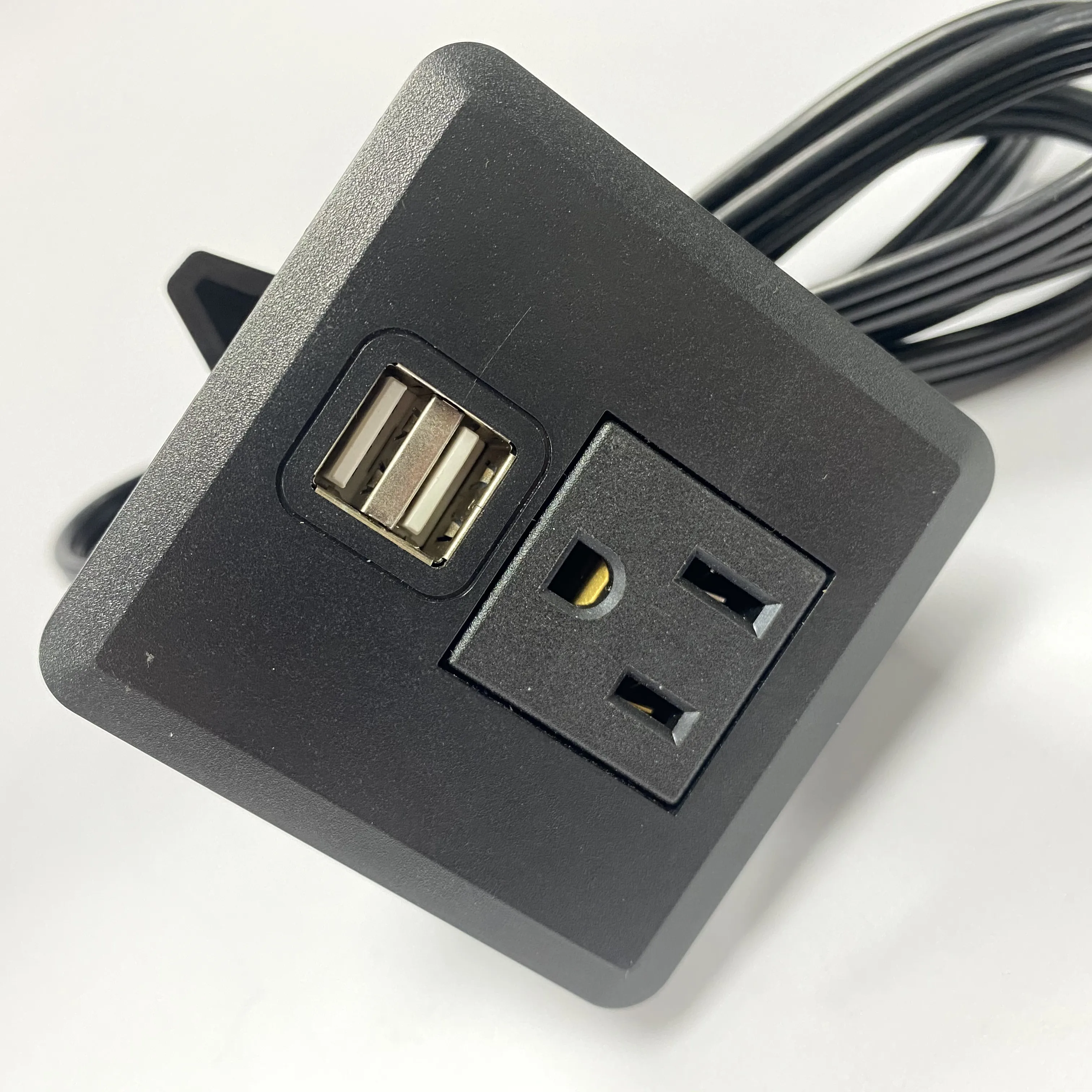 Dapat disesuaikan U.S.-spesifikasi Outlet 1 US plug + 2 USB soket PD-20W Desktop tersembunyi Power Strip Alternator voltase Regulator Outlet