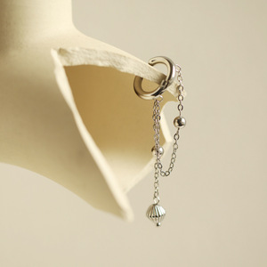 Manchette d'oreille sans perçage en acier titane, style vent froid, faite à la main, avec perles rondes, perles lanterne et pampilles, clip d'oreille non-percé pour cartilage - Product Image 3