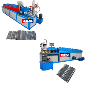 Machine de fabrication de stores enrouleurs, profilatrice pour lames de porte enrouleurs, cisaille volante hydraulique - Product Image 2