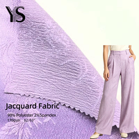 Tissu jacquard élégant en lavande claire avec motif floral froissé, bon tombé pour vêtements féminins