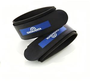 Support de transport pour skis et snowboards de qualité supérieure avec attaches auto-agrippantes double face rapides et sûres - Product Image 1