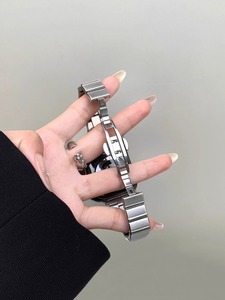 Correa de reloj inteligente delgada para mujer Upro, con hebilla de mariposa de una sola pieza, correa de acero inoxidable para Apple Watch 4/5/6/7/9 Ultra - Product Image 4