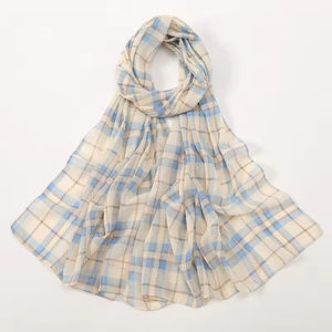 Bufanda Clásica a Cuadros con Diseño Azul y Blanco, Patrón Atemporal con Textura Suave Tejida para Uso Diario - Product Image 1