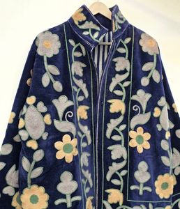 Veste matelassée en velours brodée de fleurs pour femme, col mandarin, manches longues, style élégant d'hiver, fermeture éclair, coton - Product Image 5