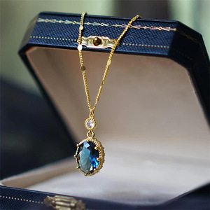 Collana con Pendente Ovale Vintage Placcato Oro con Zaffiro, Stile Goccia d'Acqua con Incassatura a Castone, da Donna per Uso Quotidiano - Product Image 1