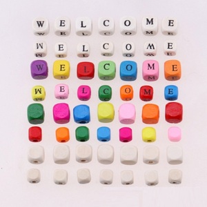 Accesorios <span class=keywords><strong>de</strong></span> abalorios para niños DIY, color <span class=keywords><strong>de</strong></span> pintura ecológico, 26 <span class=keywords><strong>letras</strong></span> inglesas, cuentas cuadradas, agujero <span class=keywords><strong>de</strong></span> Color, cuentas cuadradas <span class=keywords><strong>de</strong></span> <span class=keywords><strong>madera</strong></span> - Product Image 2
