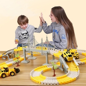 Train Électrique Écologique Polyvalent avec Voitures sur Rails en Plastique et Astronautes Coulissants pour Grande Aventure de Construction et d'Assemblage - Product Image 3