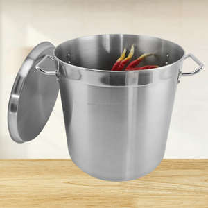 Olla para Sopa y Caldo de Acero Inoxidable Clásica Comercial NSF con Tapa, Apta para Lavavajillas y Horno, Compatible con Inducción de Gas, Interior Multicapa - Product Image 1