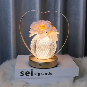 Biumart โคมไฟตั้งโต๊ะตกแต่งแบบพกพาได้โคมไฟรูปหัวใจดอกไม้แบบนอร์ดิกสมัยใหม่โคมไฟ LED แบบสัมผัสโคมไฟตั้งโต๊ะ