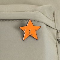 Épinglette émaillée étoile orange amusante avec motif de fesses, badge créatif de meme, broche étoile originale pour sacs à dos et vestes, humour mode