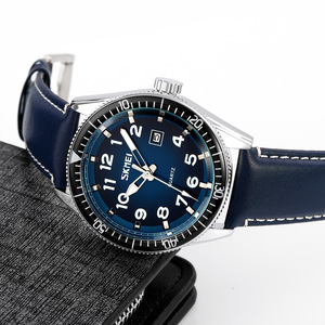 Montre à quartz pour homme avec bracelet en cuir décontracté et professionnel, étanche, montre avec calendrier d'une seule journée - Product Image 6