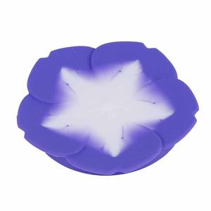 Tapa de silicona para latas de comida para mascotas, diseño floral, antideslizante, para perros, todas las estaciones, estilo sencillo - Product Image 3