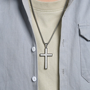 Collar unisex con cruz de diamantes de estilo único y lujo ligero, diseño exclusivo, sensación de alta gama, joyería de color duradero. - Product Image 2