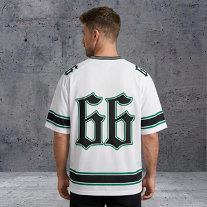 เสื้อยืดแขนสั้นสีขาวสำหรับผู้ชายหมายเลข 66 สีเขียวและสีดำ ดีไซน์คอกลมแบบสปอร์ต ทรงพอดีตัว - Product Image 2