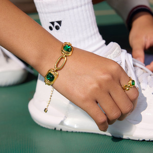 Pulsera de cristal geométrica en tono dorado con engaste de diamantes de imitación verdes, joyería de uso diario para mujer - Product Image 2