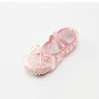 Chaussons de ballet souples chinois pour filles, en satin, pour la pratique de la danse, avec semelle extérieure en cuir de vachette, style princesse, fabriqués en Chine